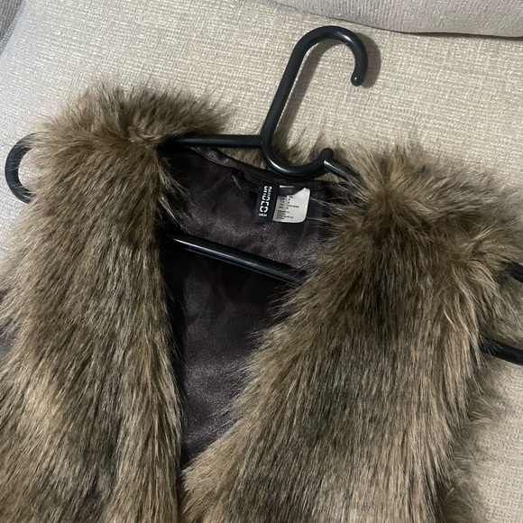 Vest - Picture 4 of 5